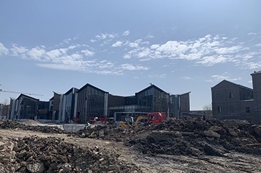 向建黨100年獻(xiàn)禮項(xiàng)目南湖湖濱（嘉絹印象、鴛湖里弄、南湖書(shū)院、南堰新景），經(jīng)與工地積極努力配合1000多臺(tái)配電箱在100天內(nèi)基本完成交付。